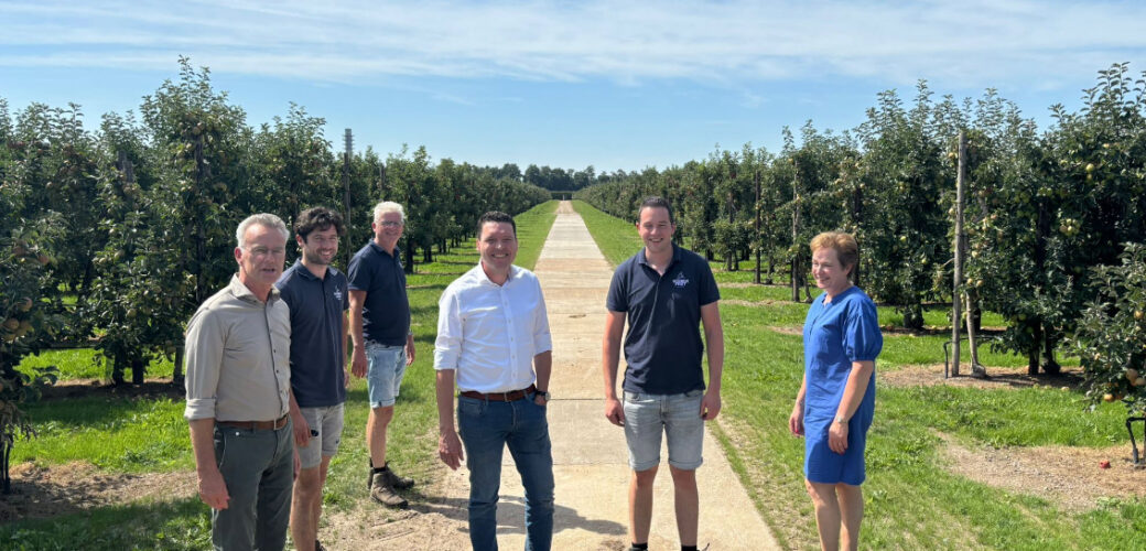 Tweede Kamerlid Meulenkamp bezoekt fruitbedrijf Houben