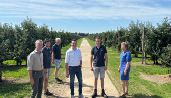 Tweede Kamerlid Meulenkamp bezoekt fruitbedrijf Houben