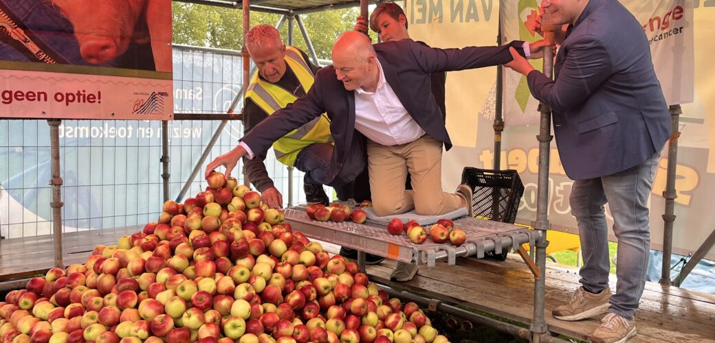 Nieuw wereldrecord appels stapelen gevestigd in Land van Cuijk
