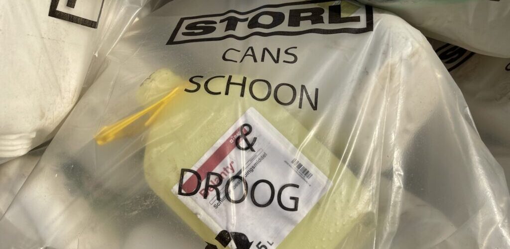 Lege plastic cans inleveren? Meld deze aan bij STORL